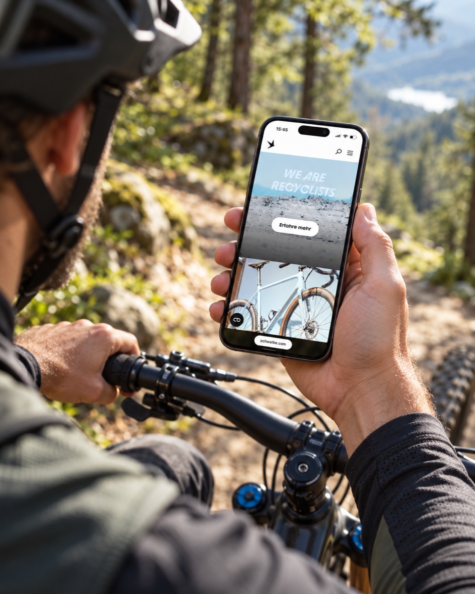 Schwalbe-Website auf dem Smartphone beim Mountainbiken